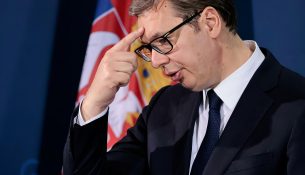 Vuçiq i ndaluar në ajër: Rusia si zgjedhje, Amerika si sëmundje, Evropa si fasadë