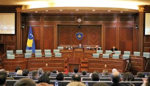 Si e shohin partitë politike zgjidhjen e krizës institucionale?