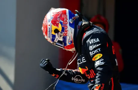 Me një dorë nga “lart”, Verstappen triumfon në Emiglia Romagna