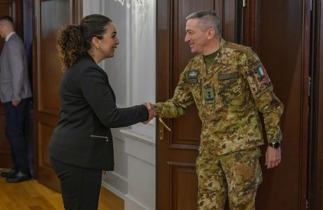 Komandanti i KFOR-it shpreson në zhbllokim të shpejtë të ngërçit politik në Kosovë
