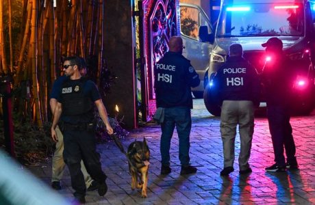Çfarë zbuluan federalët në dollapin e Diddy-t: Astroglide, vaj për bebe… dhe një rosë plastike?