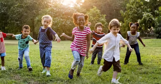 Save the Children: 83% e fëmijëve të lindur në vitin 2020 do të përballen me nxehtësi ekstreme gjatë jetës