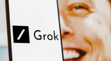 Grok i Elon Musk përhap teori konspirative për “gjenocidin e të bardhëve” në Afrikën e Jugut