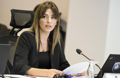 Një kosovar ekstradohet në SHBA – Haxhiu: Krimi s’gjen strehim në Kosovë