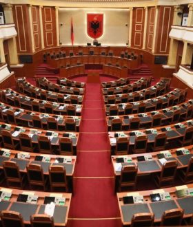 Lista e plotë – Cilët janë 140 deputetët e rinj të Parlamentit shqiptar