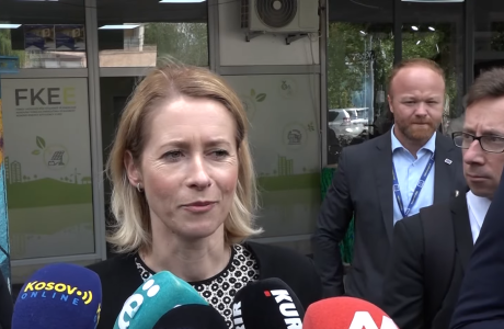 Kallas viziton Mitrovicën e Veriut: Erdha për të parë vetë se çfarë po ndodh në terren