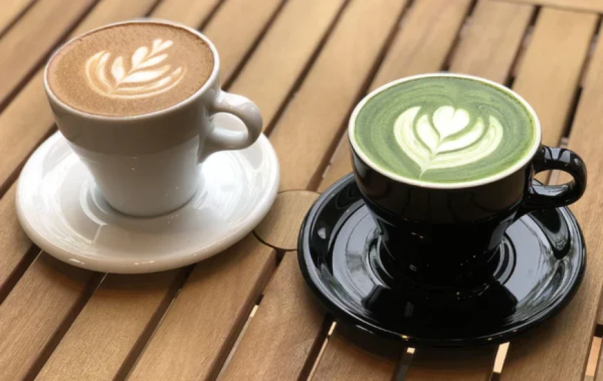 Kafe apo Matcha: Cila pije ju ofron më shumë energji dhe shëndet?