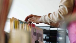 Paditë për pagat në sektorin publik do të regjistrohen vetëm fizikisht