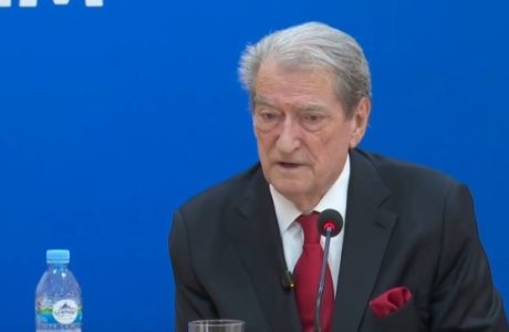 ‘Parregullsitë me zarfet’, Berisha thirrje Diasporës për të votuar më 11 maj