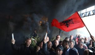 Trendafilova anulon konferencën në Prishtinë pas protestës së veteranëve të UÇK-së