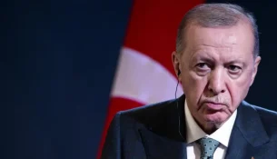 Erdogan i gatshëm të presë bisedimet për armëpushim midis Rusisë dhe Ukrainës
