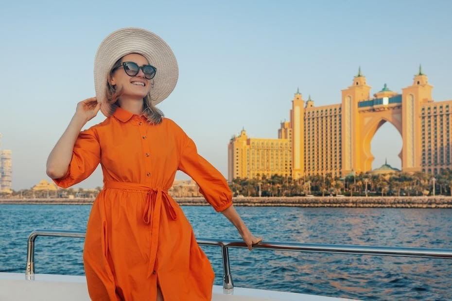 Udhëtimet e Gen Z në Emiratet e Bashkuara Arabe: Ndërthurja e Kulturës, Teknologjisë dhe Qëllimit