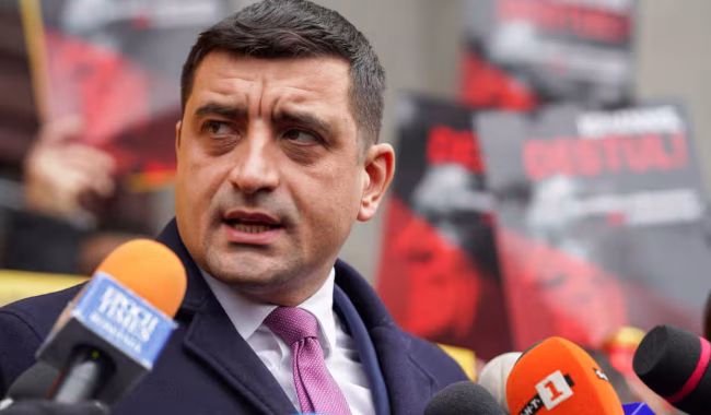 Rumunët votojnë në zgjedhjet që mund të sjellin në pushtet aleatin ultranacionalist të Trump