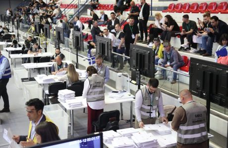 Në Elbasan numërohen 159 kuti, në avantazh PS me 60.93% të votave
