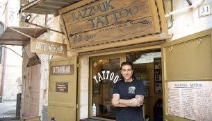 Tatuazhet si dëshmi besimi në zemër të Jerusalemit