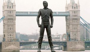 Ku përfunduan statujat gjigante të Michael Jackson?