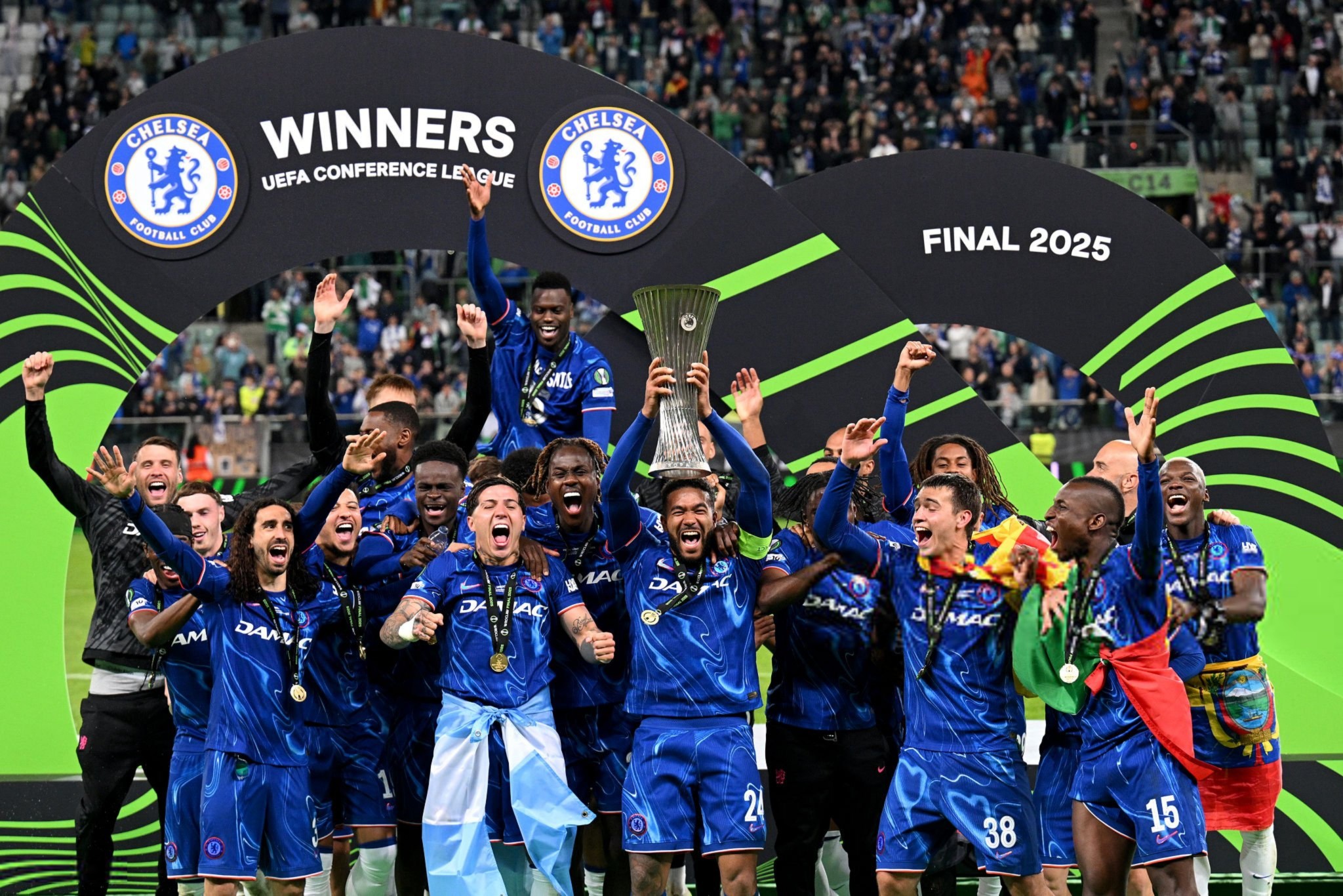 Premier League ashpërson rregullat pas boshllëqeve të shfrytëzuara nga Chelsea