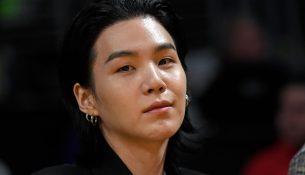 Suga i BTS themelon qendrën “Min Yoon Gi” për fëmijët me autizëm