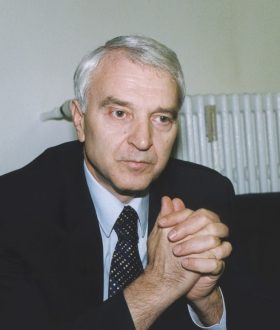 Doktori që nuk u tërhoq kurrë nga trupi i sëmurë i Kosovës