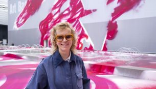 Katharina Grosse transformon sheshin e Art Basel me një vepër gjigante