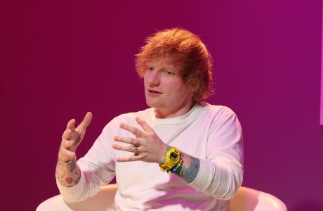 Gjashtë anëtarë të ekipit të Ed Sheeran përfundojnë në spital pas një aksidenti