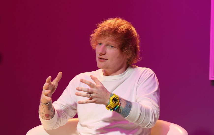 Gjashtë anëtarë të ekipit të Ed Sheeran përfundojnë në spital pas një aksidenti
