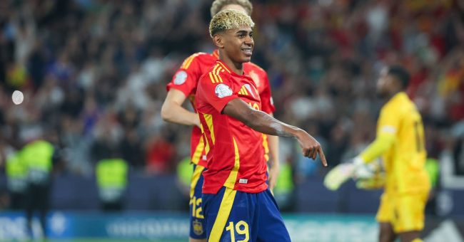 Lamine Yamal i tregoi Dembele-s dhe Mbappe-s se kush e meriton Topin e Artë