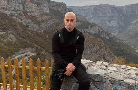 Kapitulli i ri në jetën personale të Adrian Gaxhës