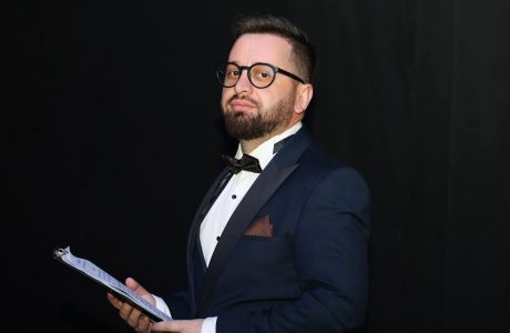 Erion Isai flet hapur për divorcin: “Nuk jam prifti i Kolonjës, por kryetari i bashkisë”