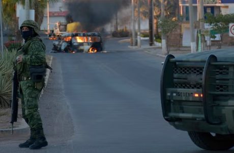 Zbulohen 20 trupa në Sinaloa, ndërsa dhuna e kartelit meksikan rritet