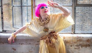 Dame Zandra Rhodes shet 92 veshje nga koleksioni i saj personal në Londër