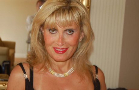 Regjisorja britanike gjendet e therur për vdekje në shtëpinë e saj në Londër
