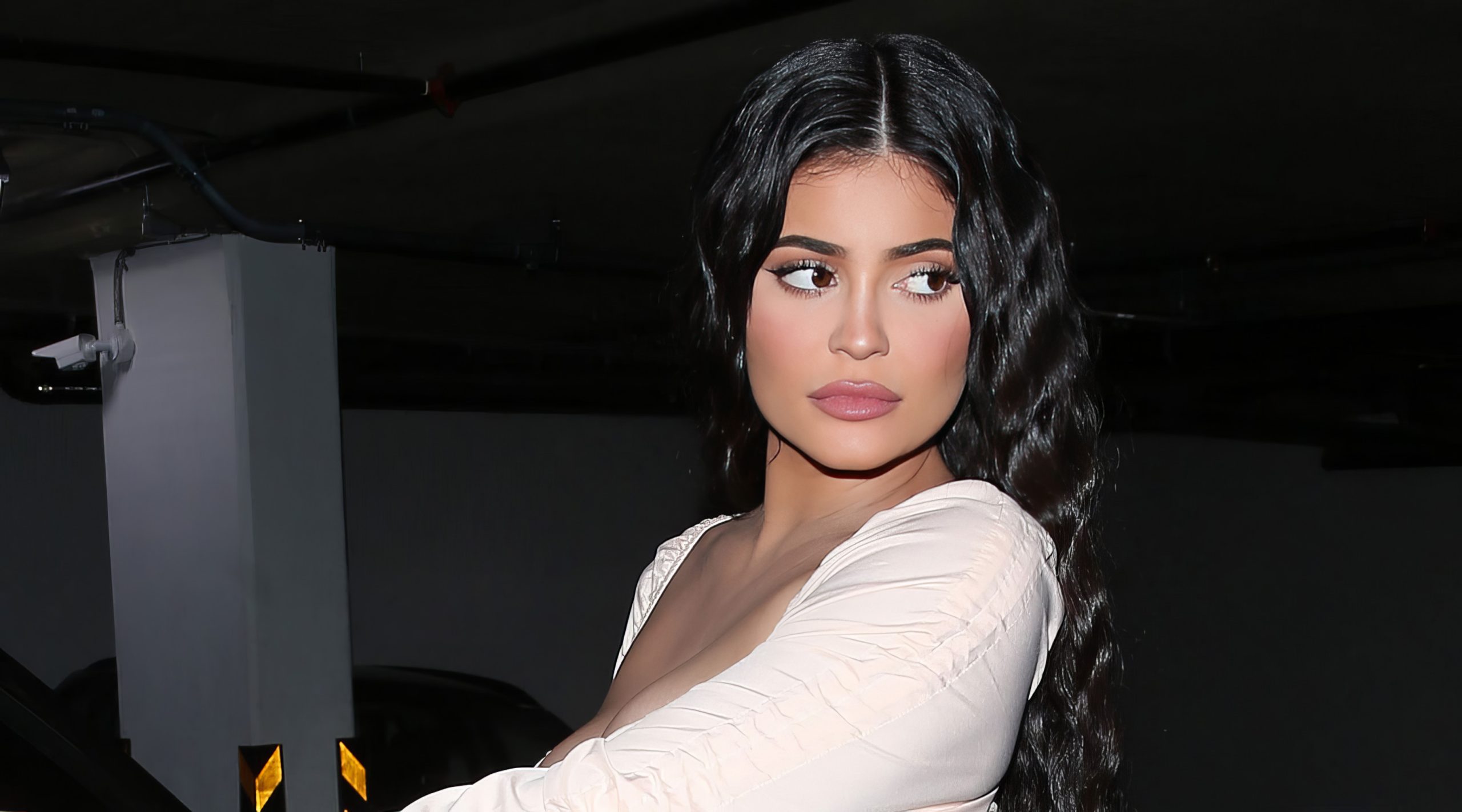 Kylie Jenner zbulon sekretin pas flokëve të saj voluminoze