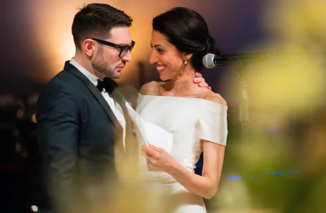 Nga të ftuarit VIP tek detajet e dasmës së shumëpërfolur të Huma Abedin me Alex Soros