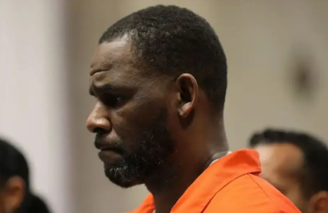 R. Kelly në spital pas mbidozës në burg: Avokatët pretendojnë përfshirjen e stafit