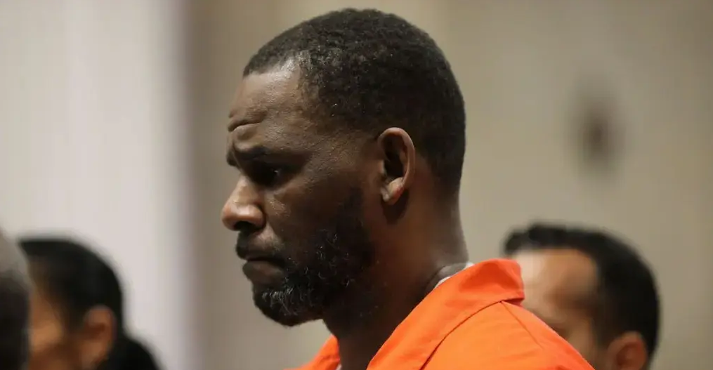 R. Kelly në spital pas mbidozës në burg: Avokatët pretendojnë përfshirjen e stafit