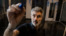 Pionieri i inteligjencës artificiale njofton zhvillimin e një AI ‘të ndershme’