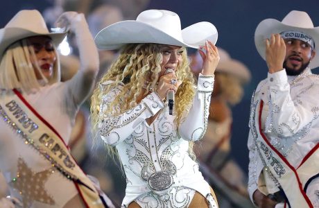 Beyoncé dhuron 200 mijë dollarë për familjet e prekura nga përmbytjet në Indiana