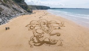 Arti që zhduket me dallgët: Oktapodi gjigant i Eden Project