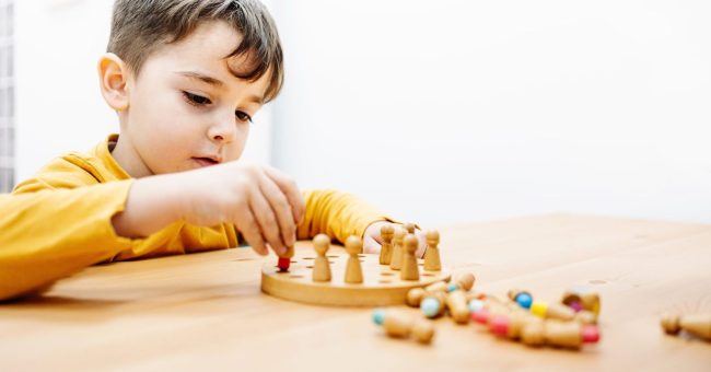 Pse fëmijët autikë janë kreativë?