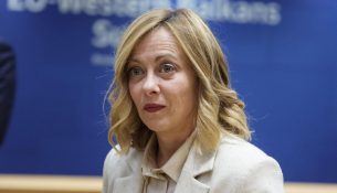 Meloni thotë se SHBA-të nuk i kanë ndaluar dërgesat e armëve në Ukrainë