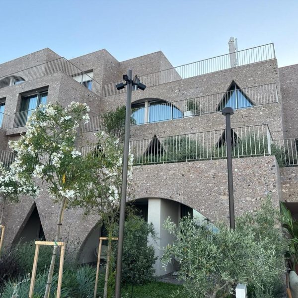 Green Coast Hotel MGallery – Kur heshtja ndërtohet mbi gurë