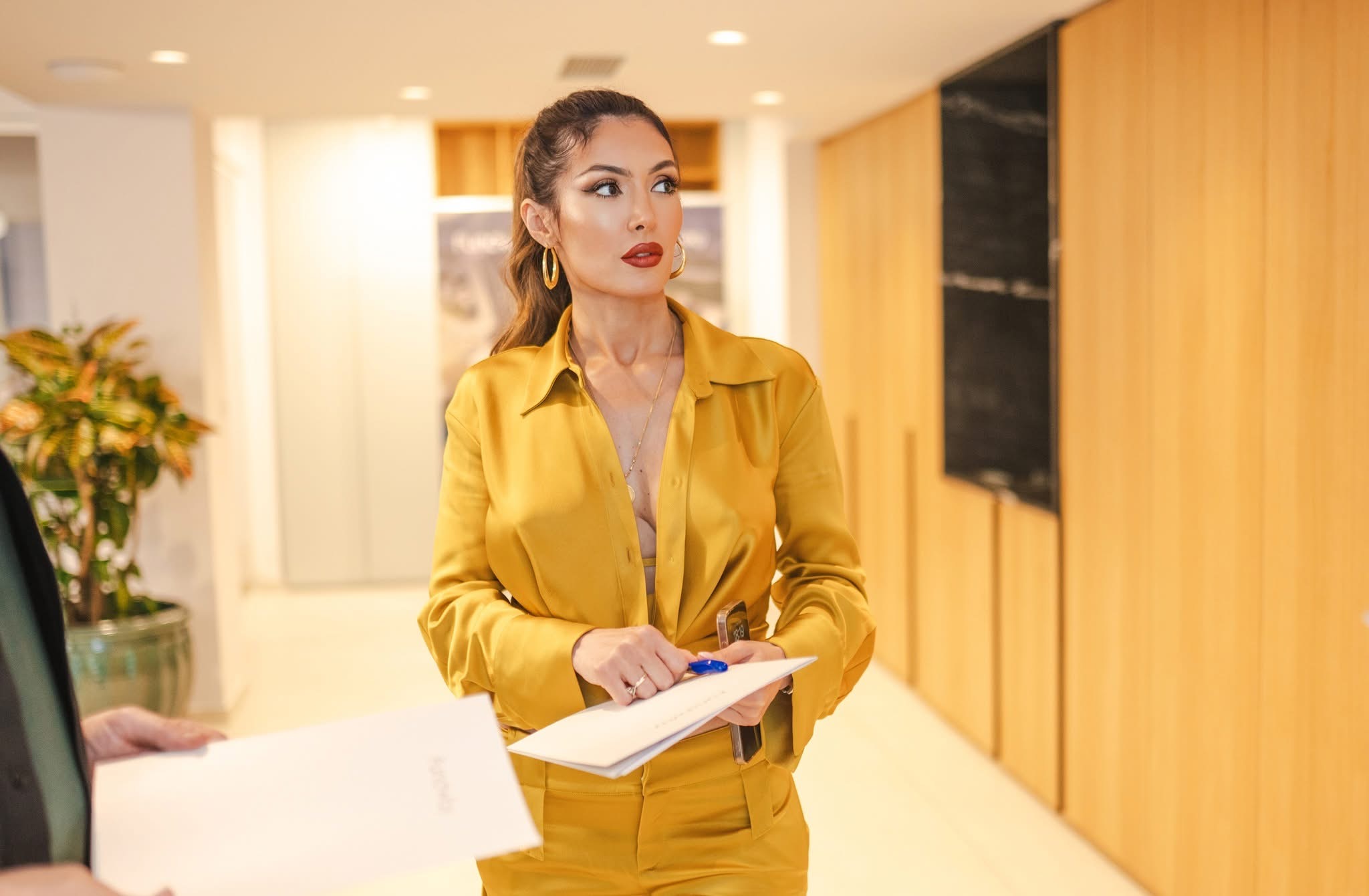 Nora Istrefi blen shtëpi luksoze në Vlorë