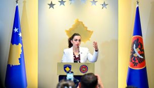 Presidentja që pyet vonë dhe keq