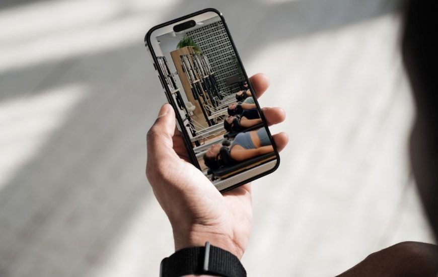 Pilates mes filtrave dhe realitetit: Stërvitje apo performancë për Instagram?