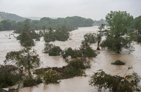 Rëndohet bilanci në Texas: 78 të vdekur, dhjetëra ende të zhdukur