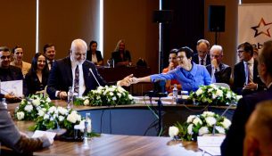 Marta Kos veçon Shqipërinë si shembull suksesi nga rajoni
