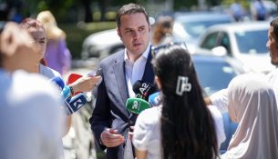 Abdixhiku: Askush s’ka të drejtë ta ndryshojë rendin e ditës, aq më pak një ‘më i moshuar’ në kuvend