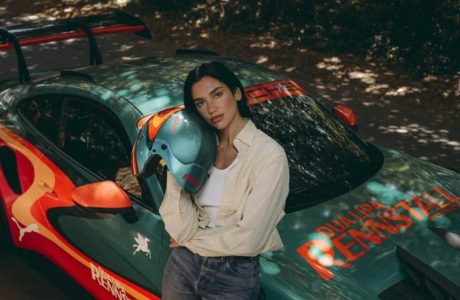 Porsche e Dua Lipës në shitje për t’i ndihmuar Kosovës