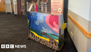 Piano që sjell buzëqeshje: Guernsey Arts gjallëron terminalin e Guernsey-t